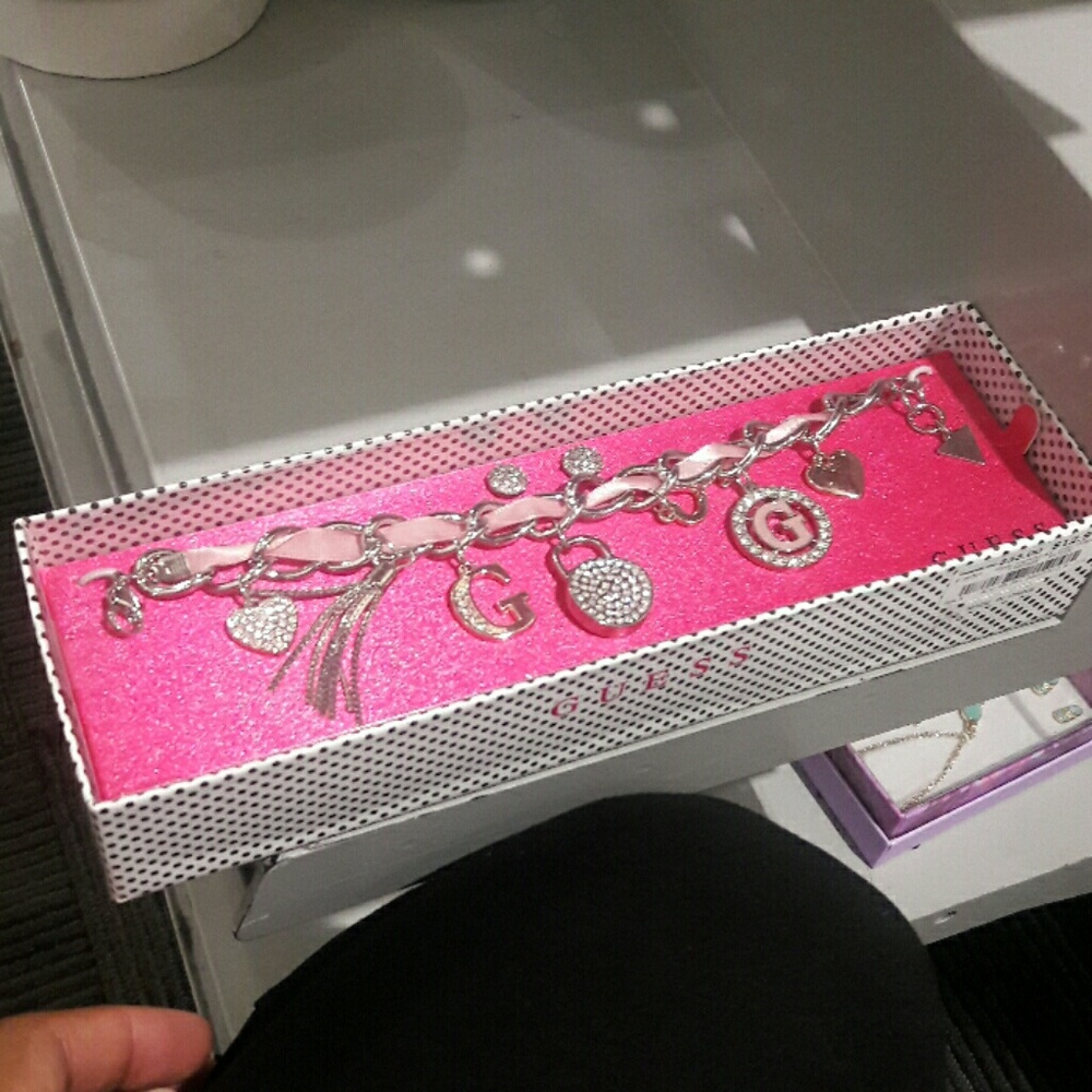 Guess Choker with earrings